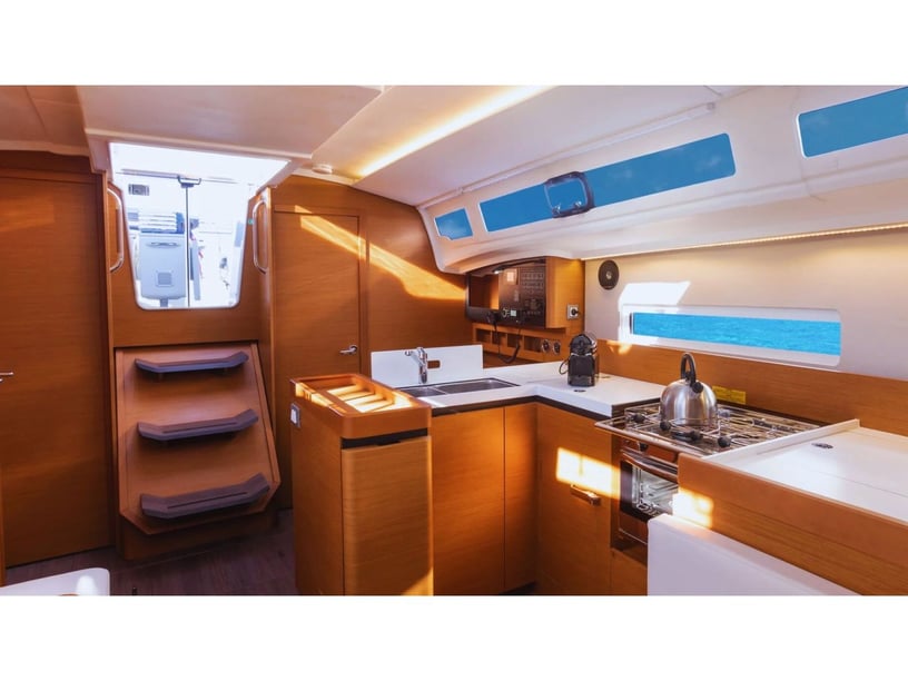 Vibo Marina Yelkenli 3 kabin Konaklama 8 kişi Seyir 8 kişi 12.35 m İlan No: #28022 2