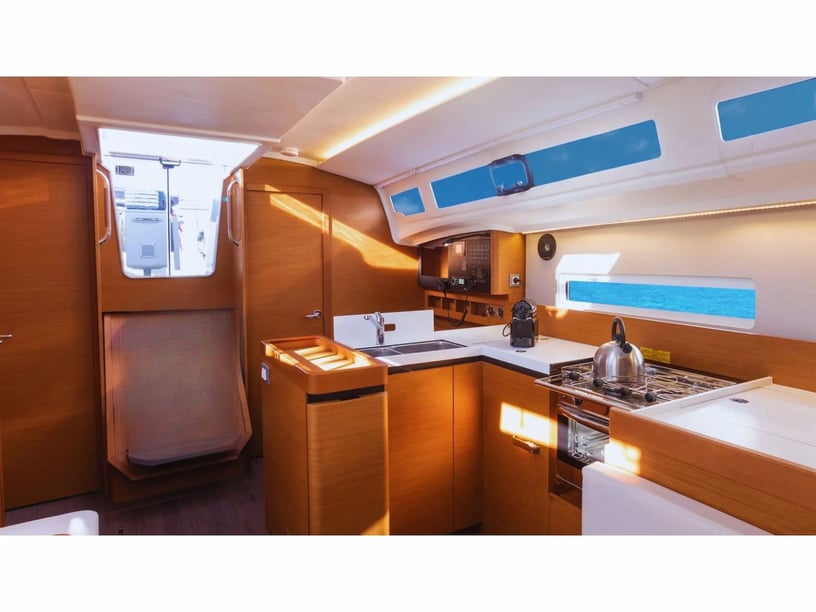 Vibo Marina Barca a vela cabina 3  cuccette 8  8  ospiti 12.35 m Numero dell'inserzione: #28022 2