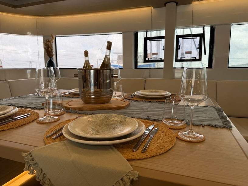 Palairos Catamaran Cabine 6  Couchettes 12  Invités 12  15.35 m Numéro de l'annonce: #28026 5