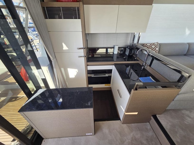 Sebenico Yacht a motore cabina 3  cuccette 7  7  ospiti 16.11 m Numero dell'inserzione: #28029 5