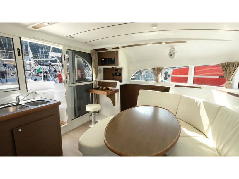 Vibo Marina Catamaran Cabine 5  Couchettes 8  Invités 8  11.55 m Numéro de l'annonce: #28036 2