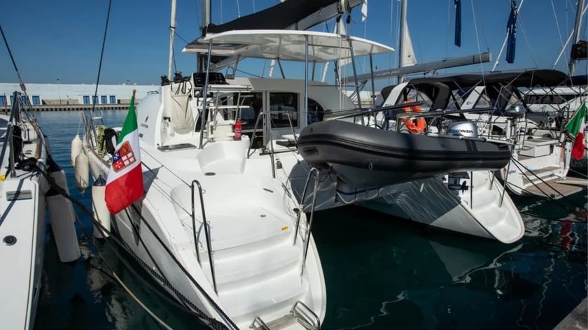 Vibo Marina Catamaran Cabine 5  Couchettes 8  Invités 8  11.55 m Numéro de l'annonce: #28036 4