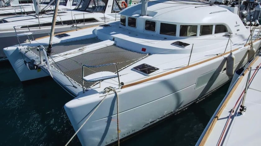 Vibo Marina Catamaran Cabine 5  Couchettes 8  Invités 8  11.55 m Numéro de l'annonce: #28036 3