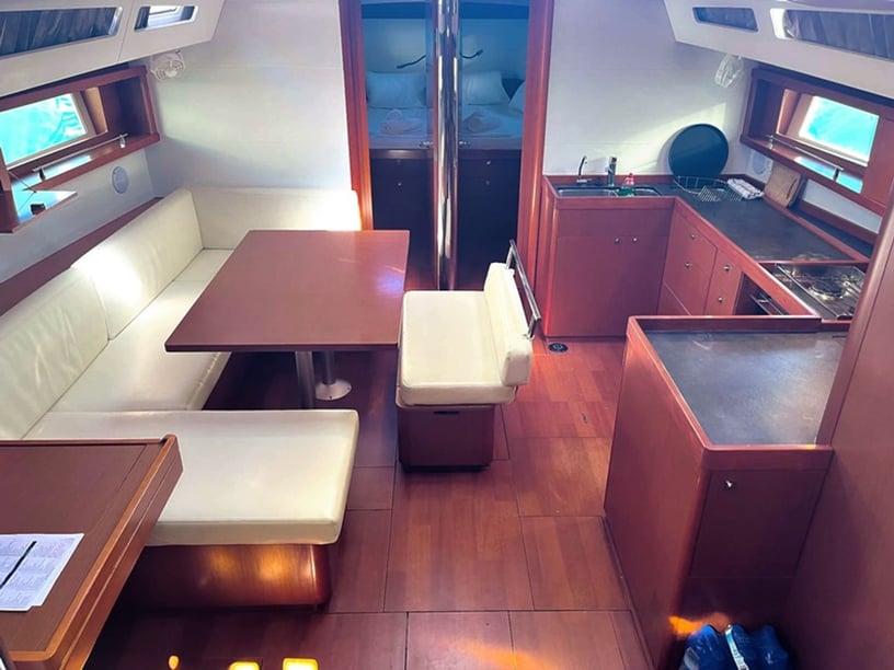 Skiathos Zeilboot Cabine 5  10  slaapplaatsen 10  gasten 14.27 m Lijstnummer: #28044 2