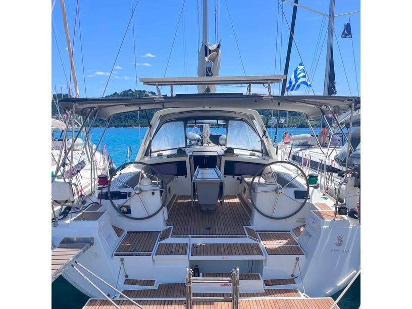 Skiathos Zeilboot Cabine 5  10  slaapplaatsen 10  gasten 14.27 m Lijstnummer: #28044