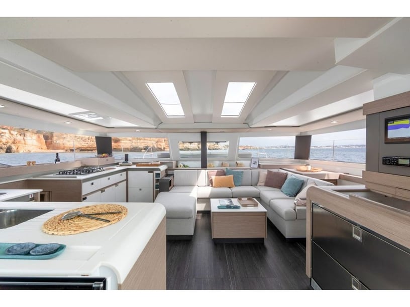 Rodas Catamarán Cabina 3  8  literas 8  invitados 13.45 m Número de anuncio: #28045 2