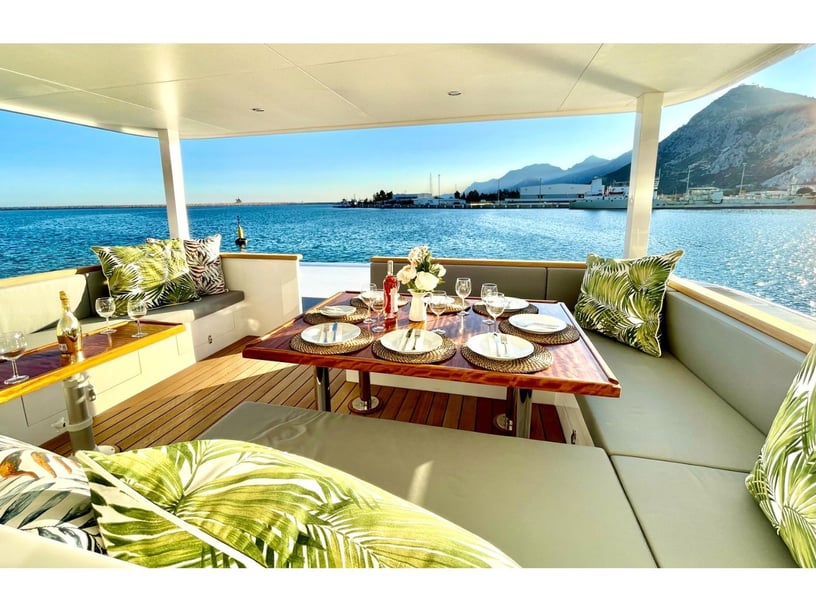 Palma de Mallorca Catamarán Cabina 4  8  literas 8  invitados 19.85 m Número de anuncio: #28048 2