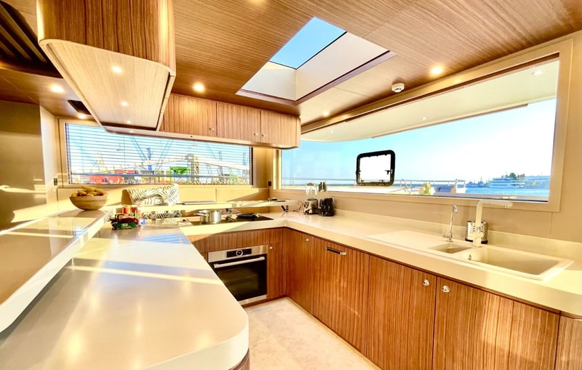 Palma de Mallorca Catamarán Cabina 4  8  literas 8  invitados 19.85 m Número de anuncio: #28048 3