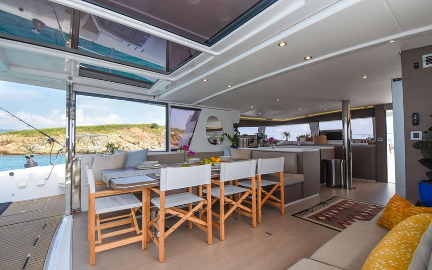 Sant Antoni de Portmany Catamarán Cabina 6  12  literas 12  invitados 16.8 m Número de anuncio: #28069 5