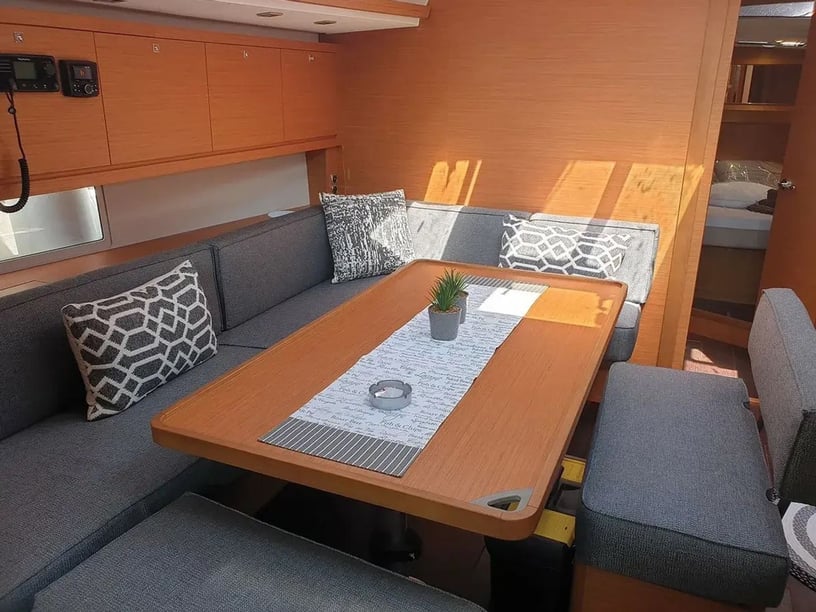 Ligia Velero Cabina 5  10  literas 10  invitados 14.85 m Número de anuncio: #28082 2