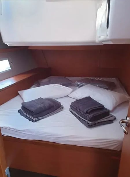 Ligia Velero Cabina 5  10  literas 10  invitados 14.85 m Número de anuncio: #28082 3