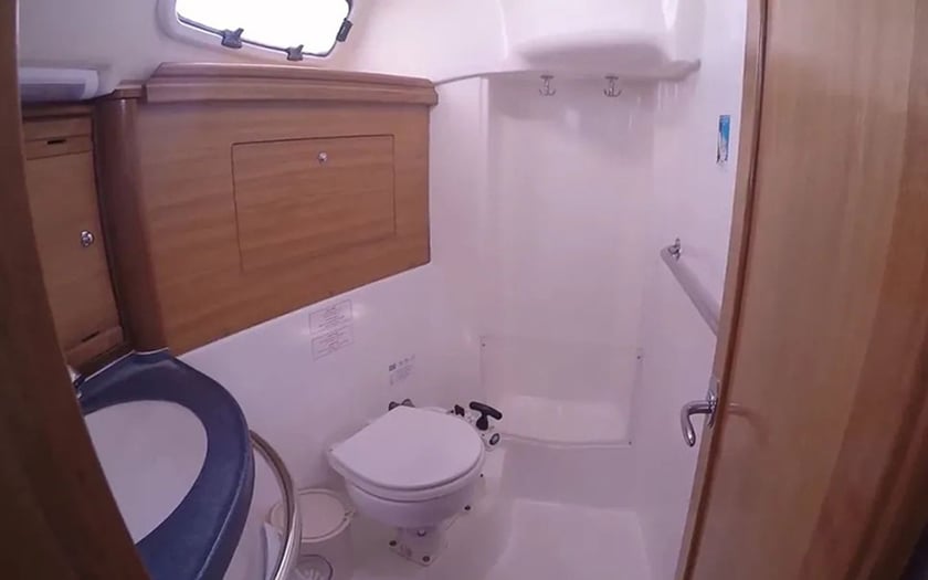 Kiato Zeilboot Cabine 2  6  slaapplaatsen 6  gasten 10.8 m Lijstnummer: #28086 5