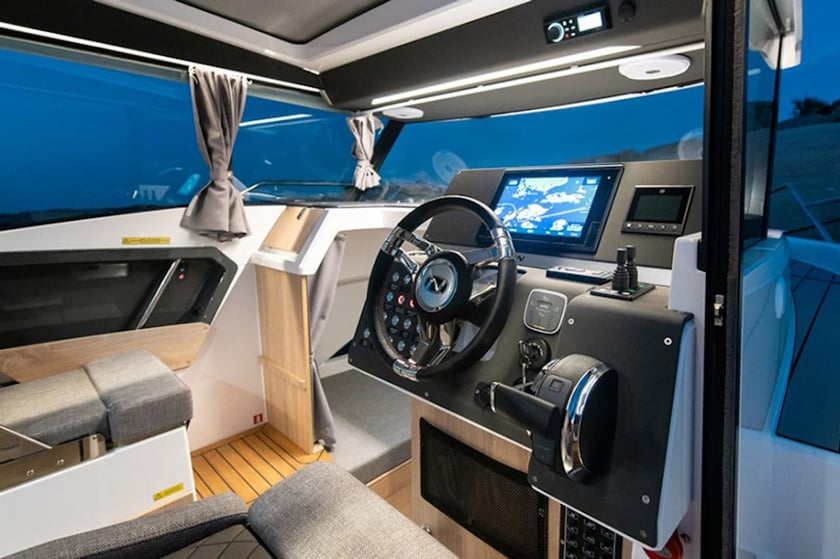 Elefsina Motorboat 2 cabin 6 berths 6 guests 9.11 m Listing Number: #28088 4