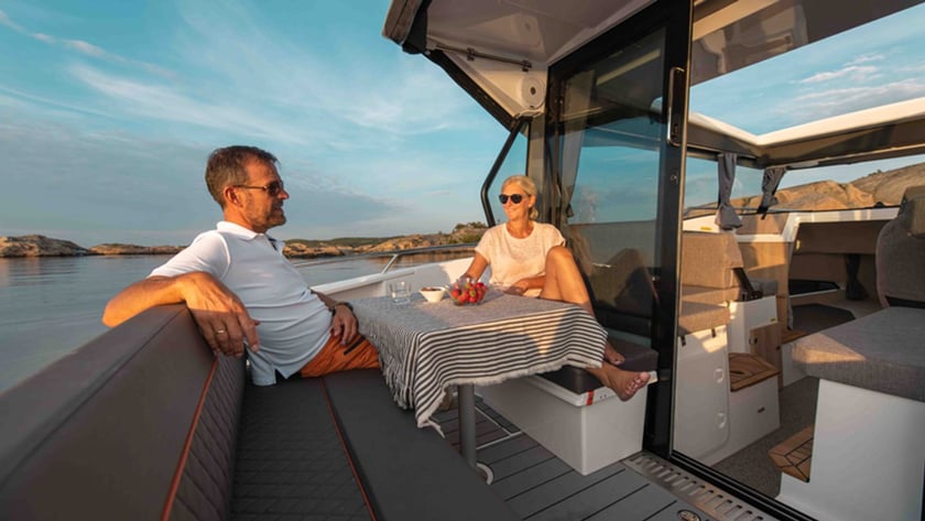 Elefsina Motorboat 2 cabin 6 berths 6 guests 9.11 m Listing Number: #28088 3