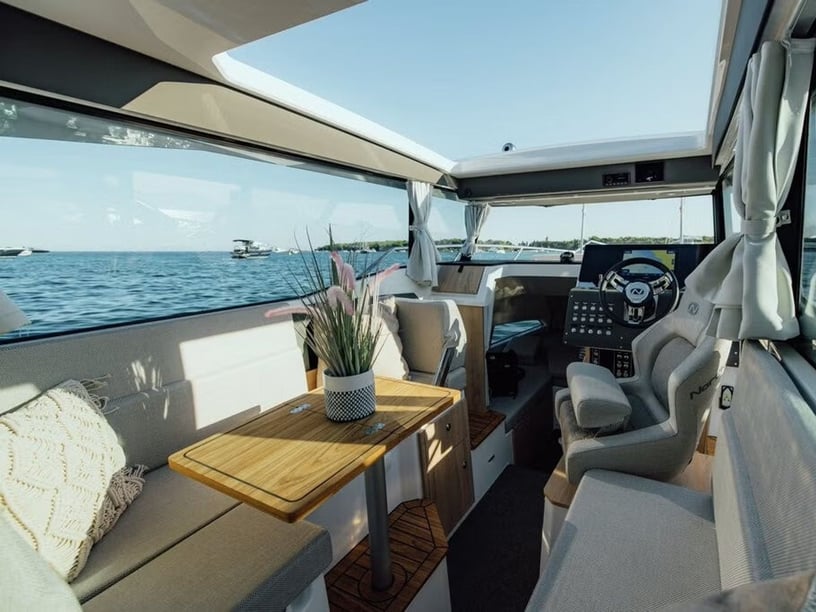 Elefsina Motorboat 2 cabin 6 berths 6 guests 9.11 m Listing Number: #28088 2