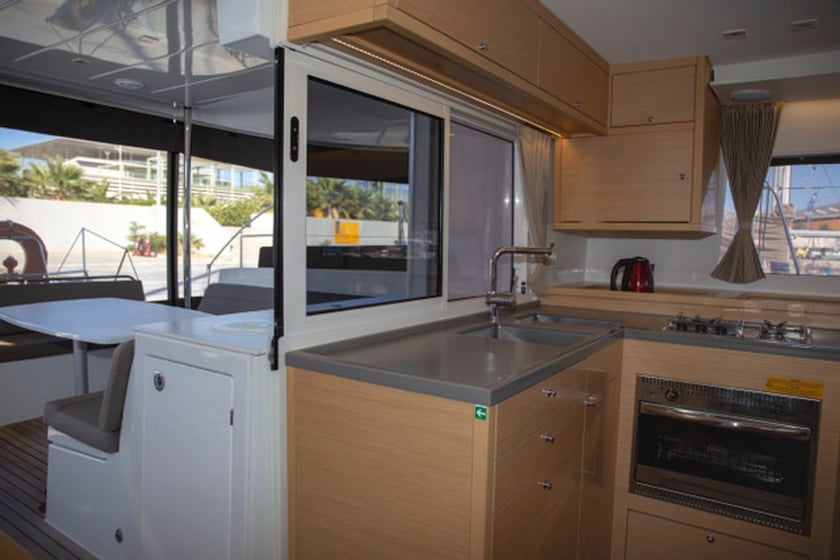 Pireo Catamarano cabina 6  cuccette 12  12  ospiti 13.96 m Numero dell'inserzione: #28097 5