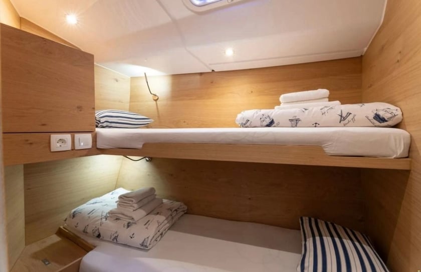 Kalamata Zeilboot Cabine 4  8  slaapplaatsen 10  gasten 13.42 m Lijstnummer: #28107 4
