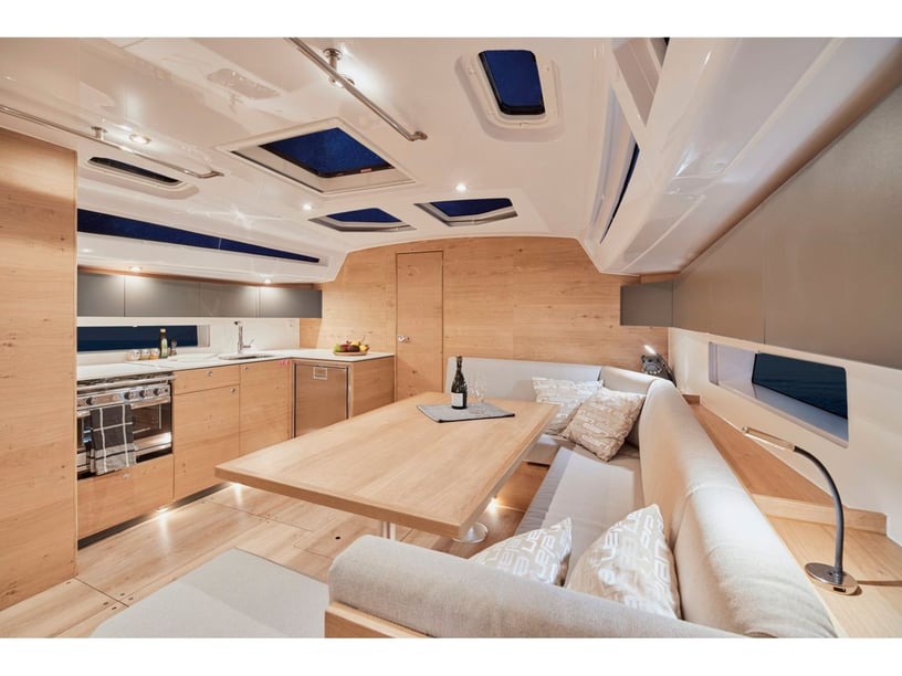 Kalamata Zeilboot Cabine 4  8  slaapplaatsen 10  gasten 13.42 m Lijstnummer: #28107 2