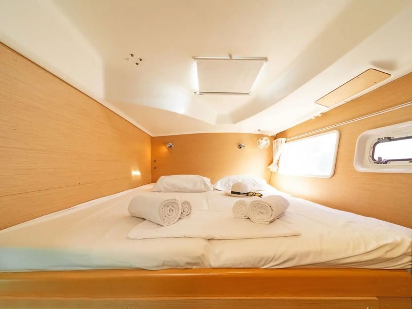 Kavala Catamarano cabina 6  cuccette 10  10  ospiti 11.55 m Numero dell'inserzione: #28110 2