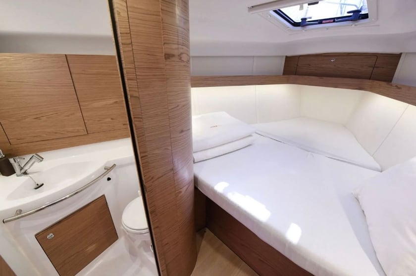 Sutomišćica Sailboat 3 cabin 8 berths 8 guests 11.9 m Listing Number: #28111 4