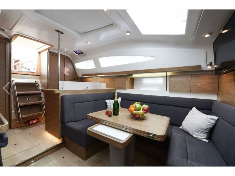 Sutomišćica Sailboat 3 cabin 8 berths 8 guests 11.9 m Listing Number: #28111 2