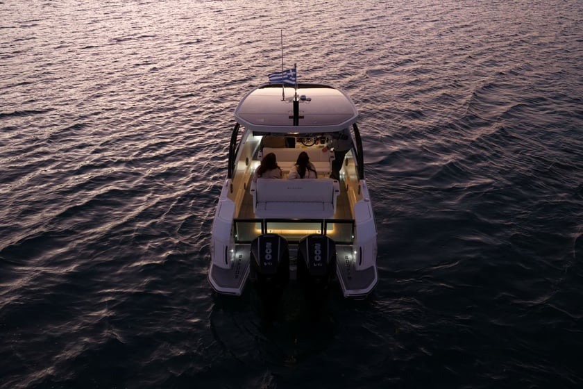 Anavyssos Motorboat 1 cabin 2 berths 2 guests 8.45 m Listing Number: #28113 5