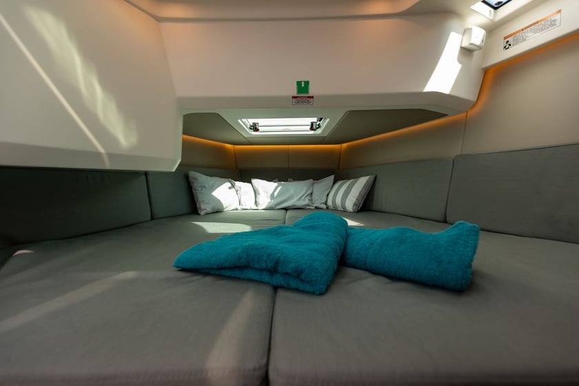 Anavyssos Motorboat 1 cabin 2 berths 2 guests 8.45 m Listing Number: #28113 2