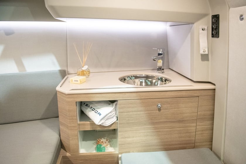 Anavyssos Motorboat 1 cabin 2 berths 2 guests 8.45 m Listing Number: #28113 3