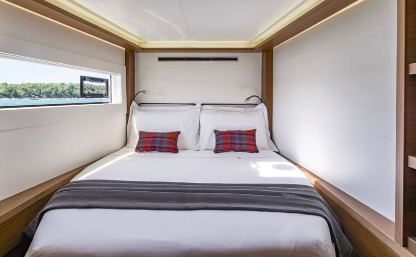 Seget Donji Catamaran 6 cabin 12 berths 12 guests 13.99 m Listing Number: #28125 4