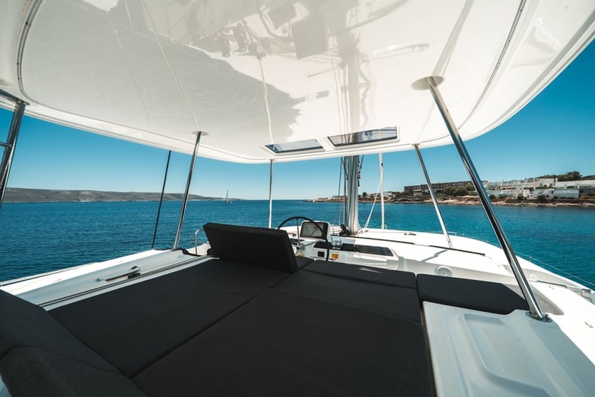 Skiathos Catamaran 4 cabin 12 berths 12 guests 13.99 m Listing Number: #28133 4