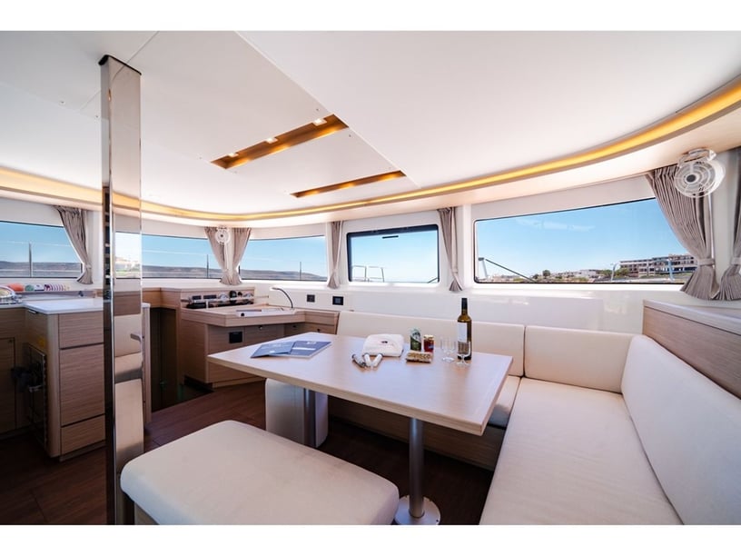 Skiathos Catamaran 4 cabin 12 berths 12 guests 13.99 m Listing Number: #28133 3