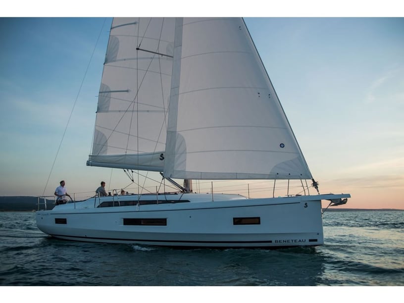Carloforte Barca a vela cabina 4  cuccette 7  7  ospiti 12.43 m Numero dell'inserzione: #28139 2