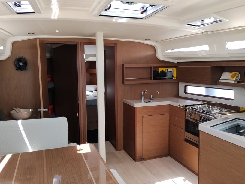 Carloforte Barca a vela cabina 4  cuccette 7  7  ospiti 12.43 m Numero dell'inserzione: #28139 2