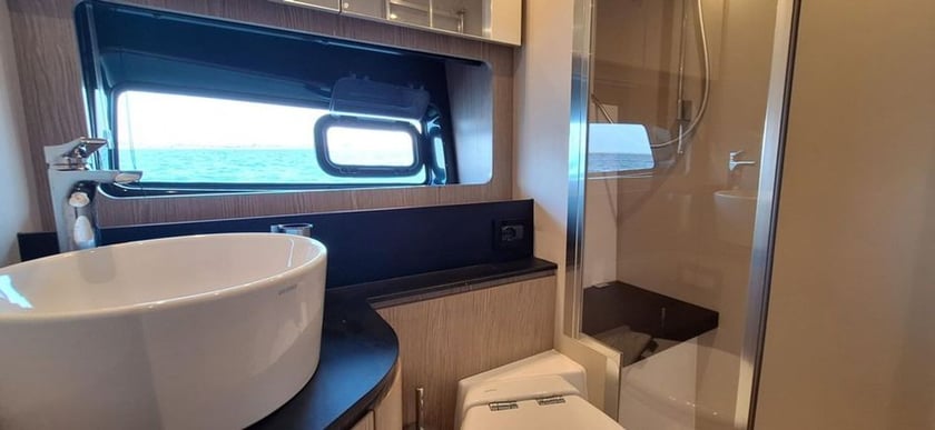 Podstrana Motorboot 2 Kabine 7 Liegeplätze 7 Gäste 14.6 m Nummer des Inserats: #28143 3