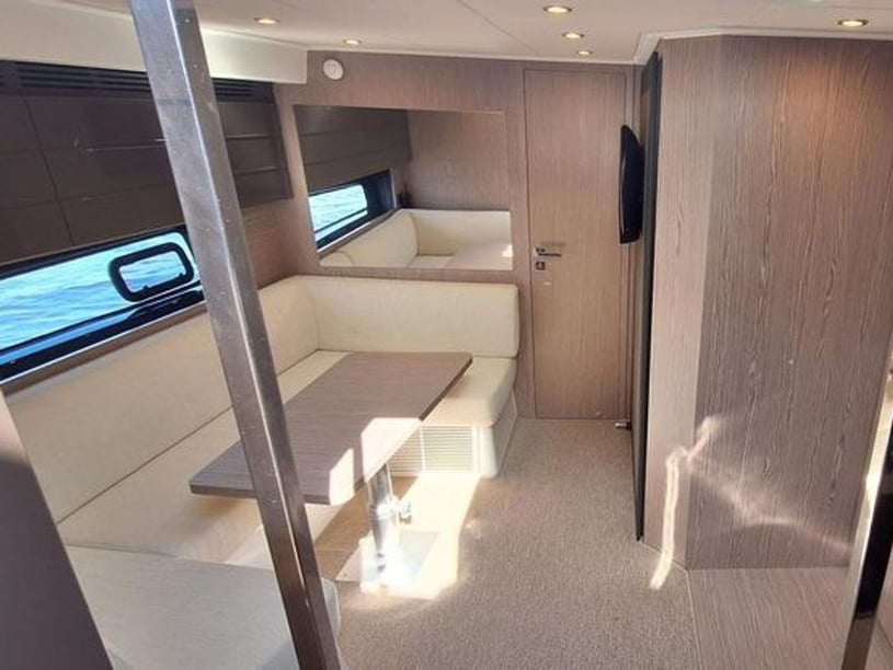 Podstrana Motorboot 2 Kabine 7 Liegeplätze 7 Gäste 14.6 m Nummer des Inserats: #28143 2