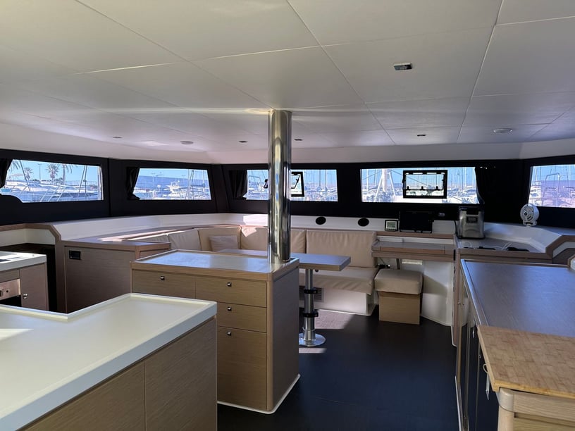 Furnari Catamaran Cabine 6  13  slaapplaatsen 13  gasten 14.6 m Lijstnummer: #28144 2