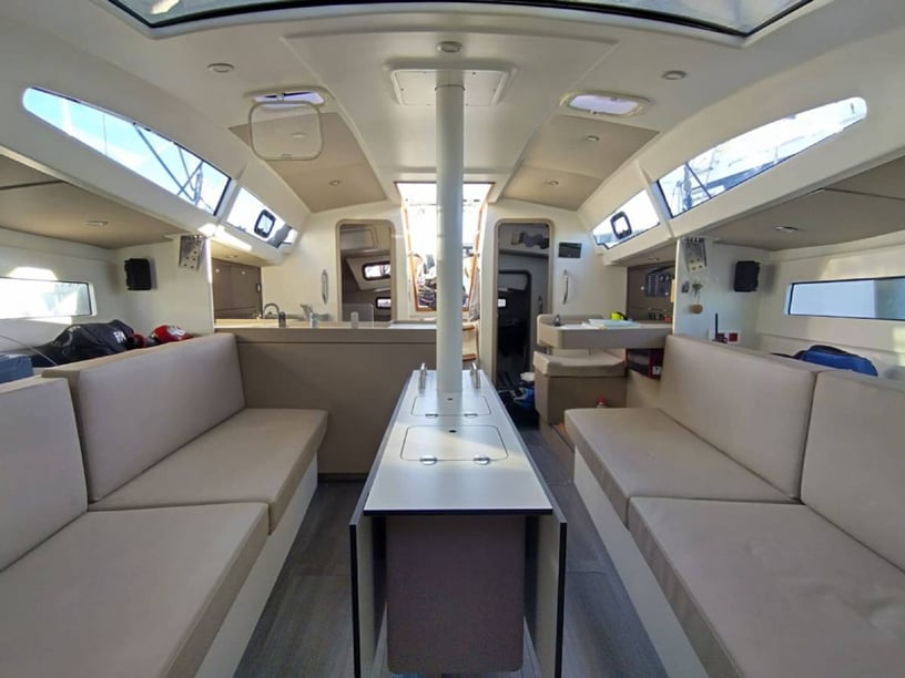 Saint-Quay-Portrieux Zeilboot Cabine 2  6  slaapplaatsen 6  gasten 10.7 m Lijstnummer: #28147 4