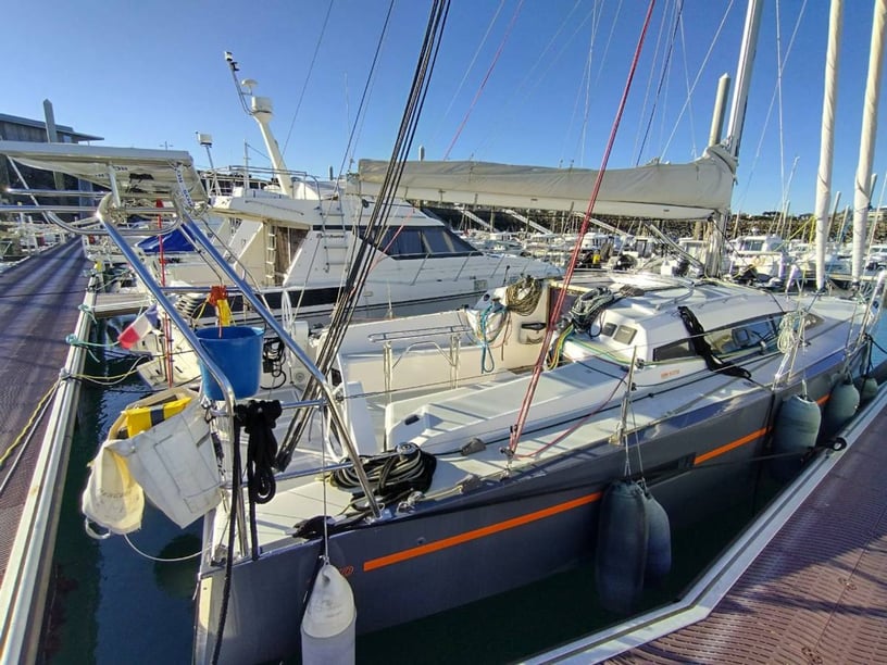 Saint-Quay-Portrieux Zeilboot Cabine 2  6  slaapplaatsen 6  gasten 10.7 m Lijstnummer: #28147