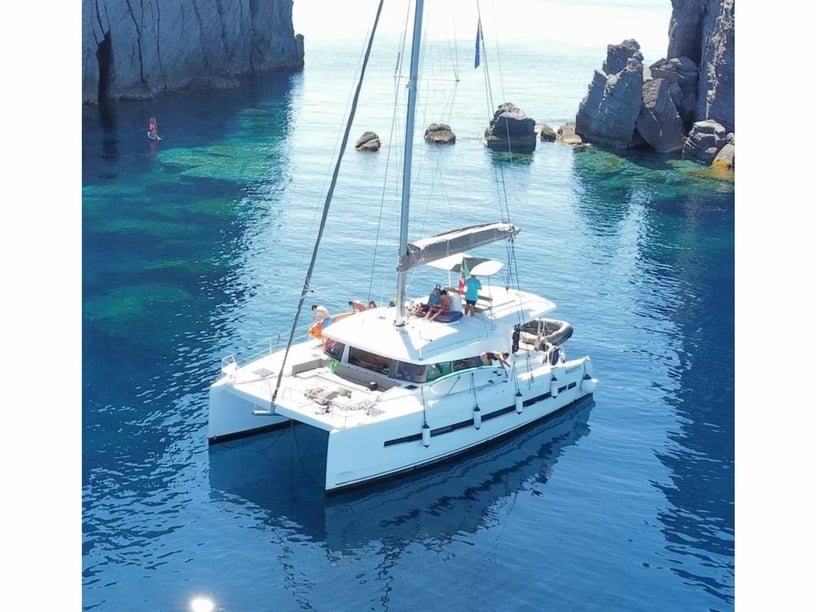 Palermo Catamaran Cabine 4  10  slaapplaatsen 10  gasten 13.6 m Lijstnummer: #28148