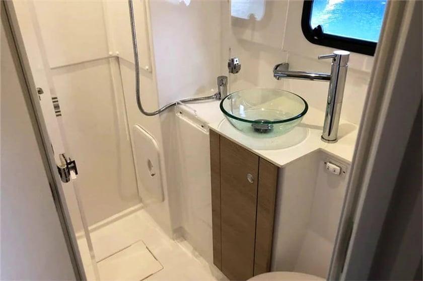 Palermo Catamaran Cabine 4  10  slaapplaatsen 10  gasten 13.6 m Lijstnummer: #28148 3