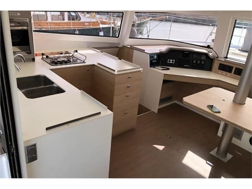 Palermo Catamaran Cabine 4  10  slaapplaatsen 10  gasten 13.6 m Lijstnummer: #28148 2