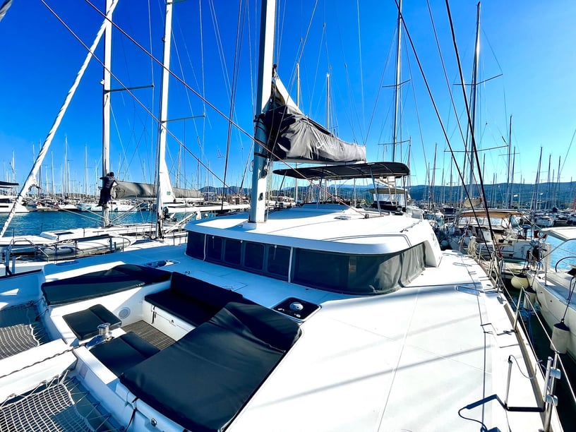 Palairos Catamaran Cabine 4  Couchettes 12  Invités 12  15.54 m Numéro de l'annonce: #28155 5