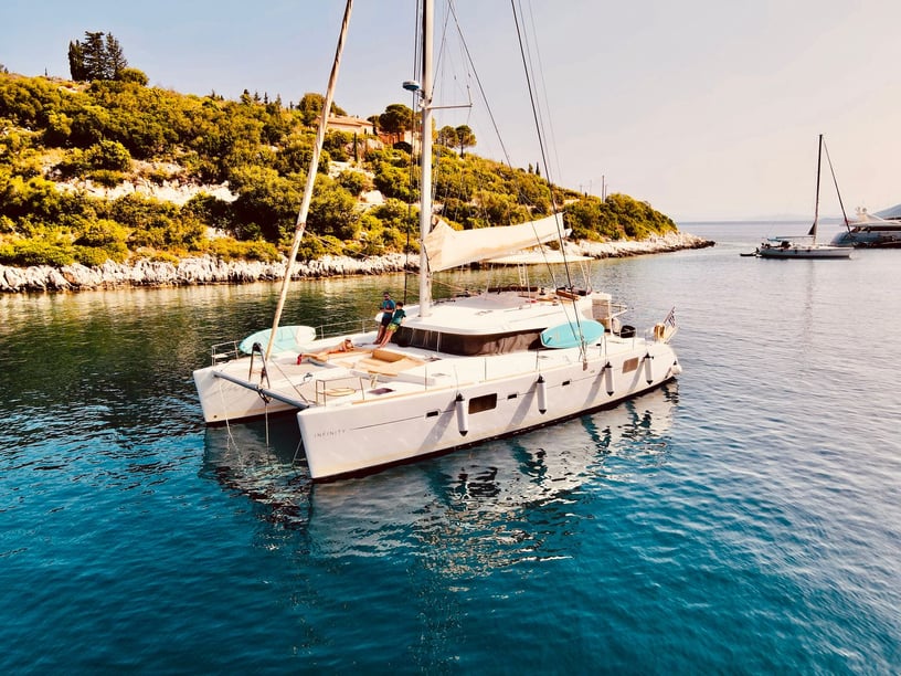 Palairos Catamaran Cabine 4  Couchettes 12  Invités 12  15.54 m Numéro de l'annonce: #28155