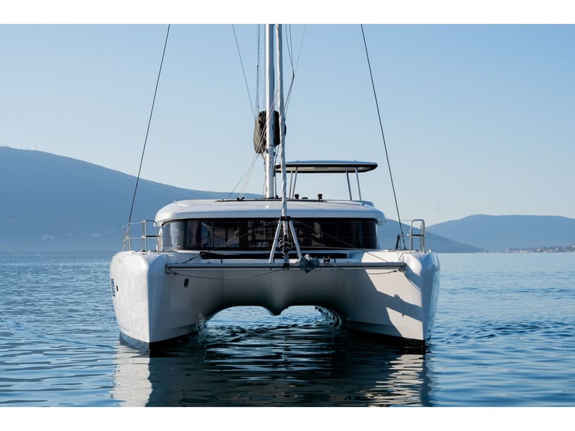 Tivat Catamarán Cabina 4  10  literas 10  invitados 12.79 m Número de anuncio: #28156