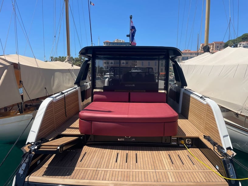 Cannes Sürat Teknesi 1 kabin Konaklama 2 kişi Seyir 12 kişi 14.25 m İlan No: #28164 5