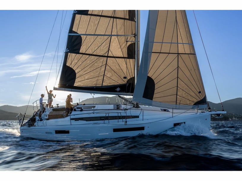 San Miguel de Abona Yelkenli 3 kabin Konaklama 6 kişi Seyir 8 kişi 12.35 m İlan No: #28166