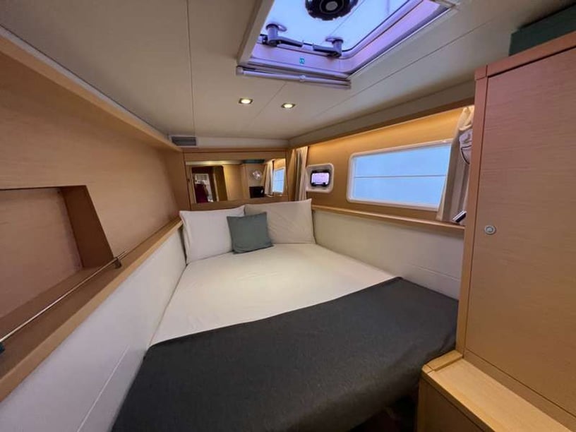 Napels Catamaran Cabine 4  10  slaapplaatsen 30  gasten 13.96 m Lijstnummer: #28169 3