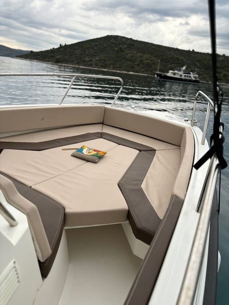 Trogir Motorboot Cabine 1  2  slaapplaatsen 10  gasten 8 m Lijstnummer: #28173 3