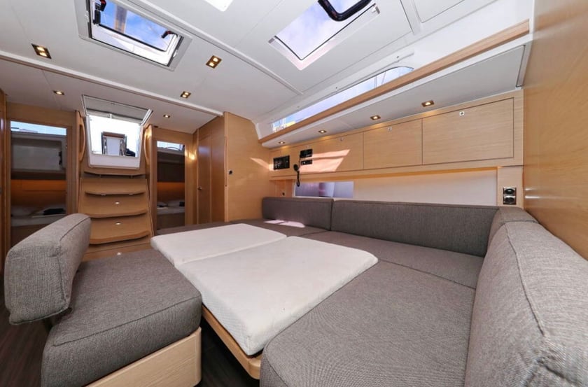 Seget Donji Zeilboot Cabine 4  10  slaapplaatsen 10  gasten 14.85 m Lijstnummer: #28176 4