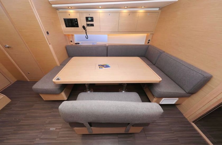 Seget Donji Zeilboot Cabine 4  10  slaapplaatsen 10  gasten 14.85 m Lijstnummer: #28176 5